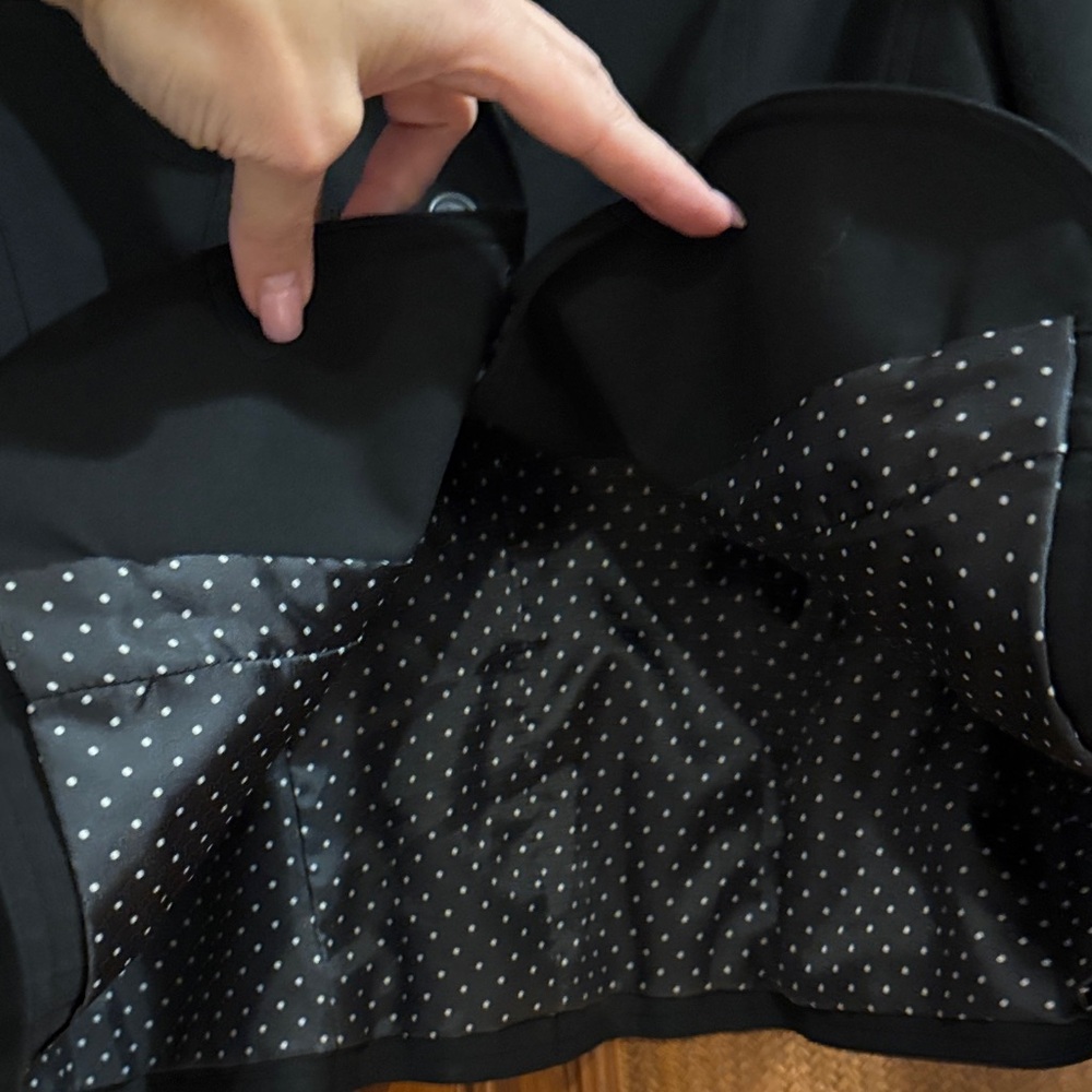 The Limited Women's Classic Black Blazer - Picture 4 of 5